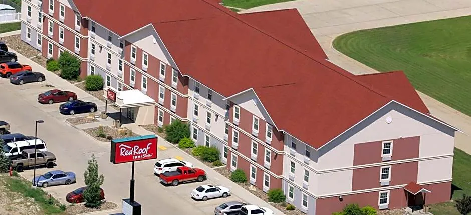 Red Roof Inn & Suites Dickinson