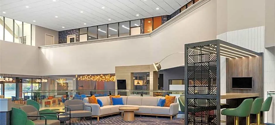Crowne Plaza Virginia Beach Town Center by IHG