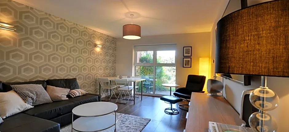 The Garden Apartment, Near Airport & City