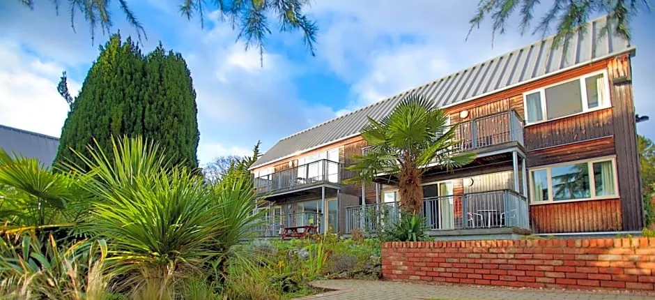 Best Western Plus Oaklands Hotel