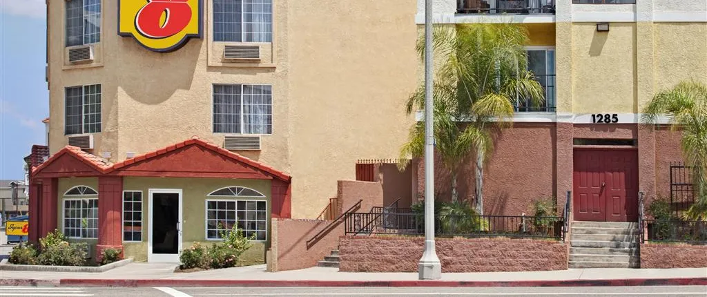 Super 8 By Wyndham Los Angeles Downtown