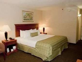 Ramada Marquette