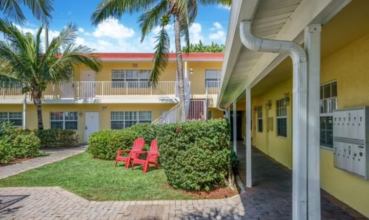 Luna Paradise by the Sea