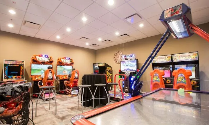 Beautiful Townhome With Splash Pool&Game Room!