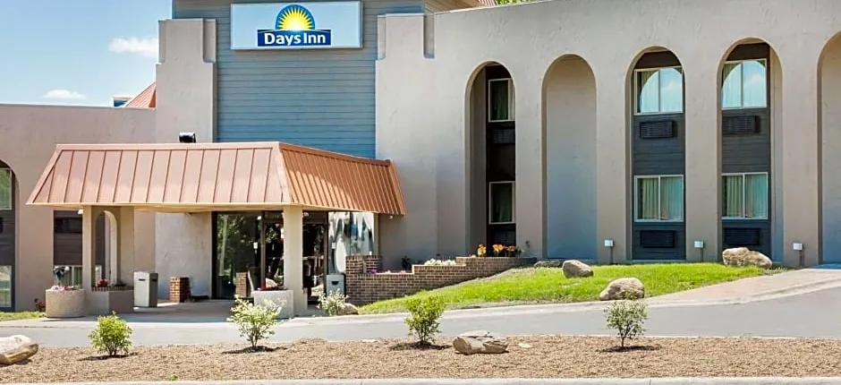 Days Inn by Wyndham West Des Moines