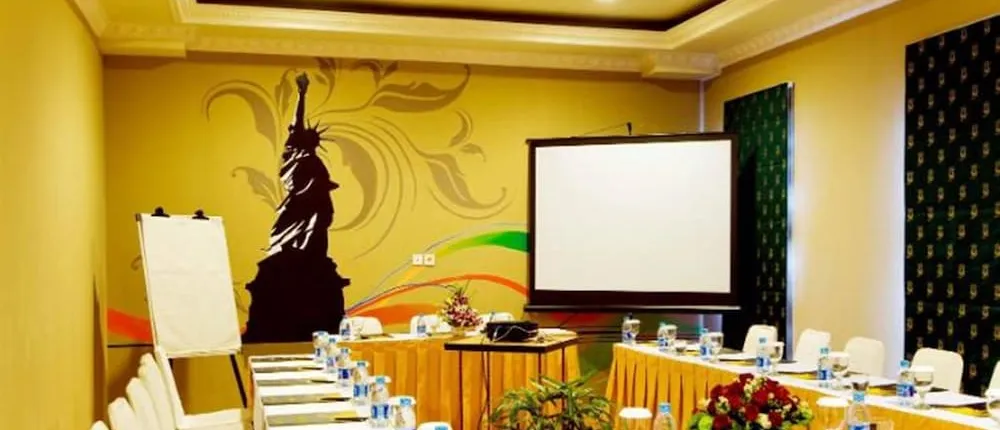 Amos Cozy Hotel & Convention Hall