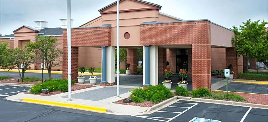 DoubleTree By Hilton Milwaukee Brookfield