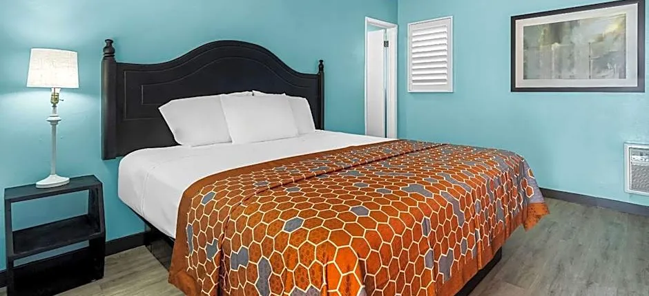 Rodeway Inn & Suites North Hollywood Burbank Airport - Universal Area