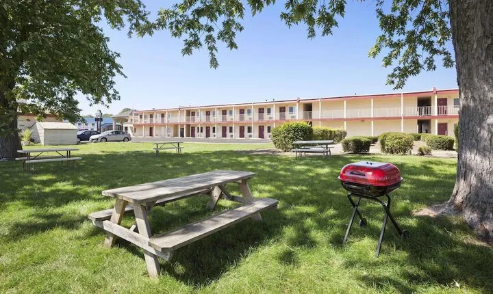 Days Inn by Wyndham Champaign / Urbana