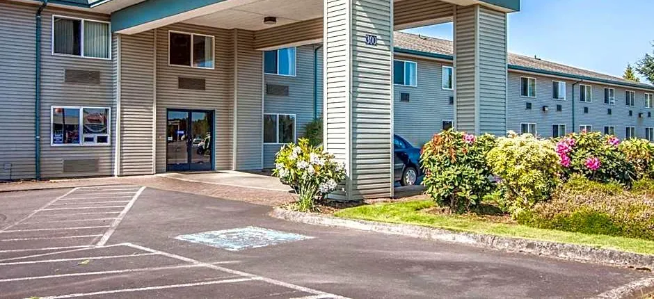 Bridgeway Inn & Suites