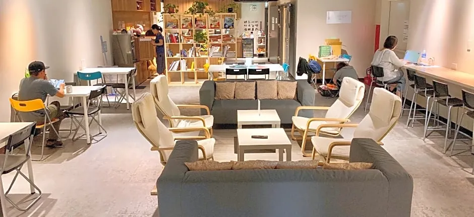 Cavemen Hostel Taipei Station Youth Branch