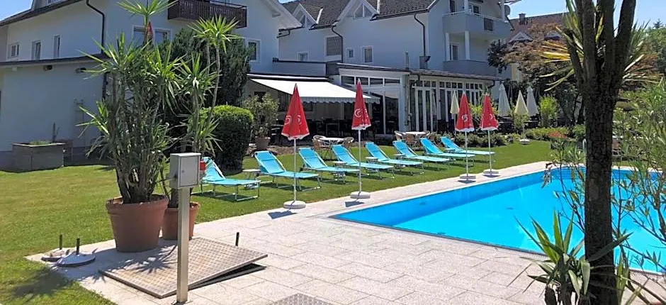 Superior-Apartment mit Pool