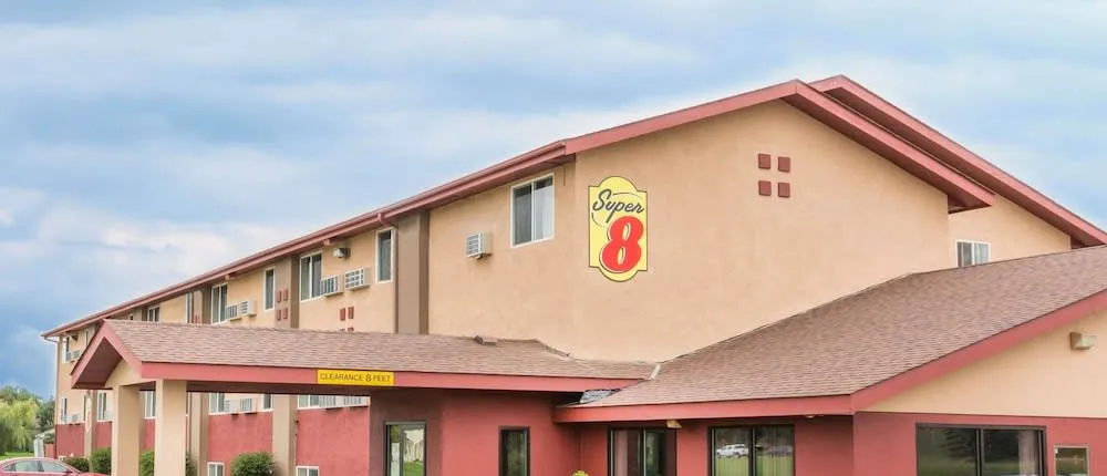 Super 8 by Wyndham Worthington Minnesota