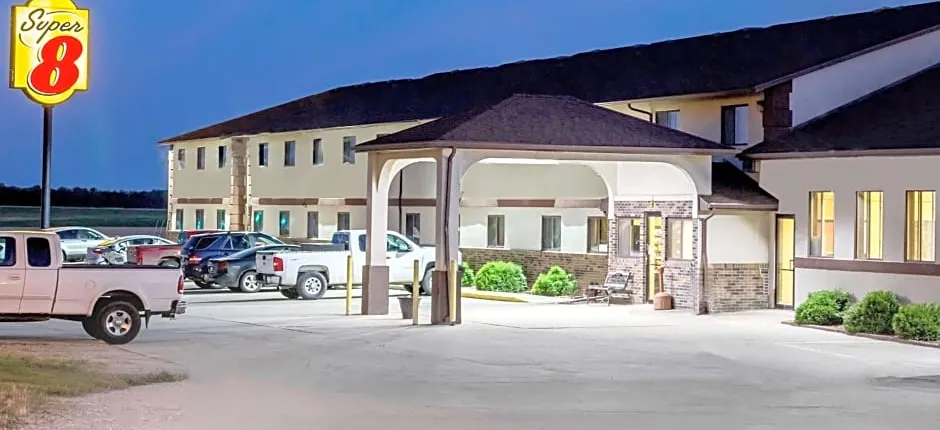 Super 8 by Wyndham Grinnell IA