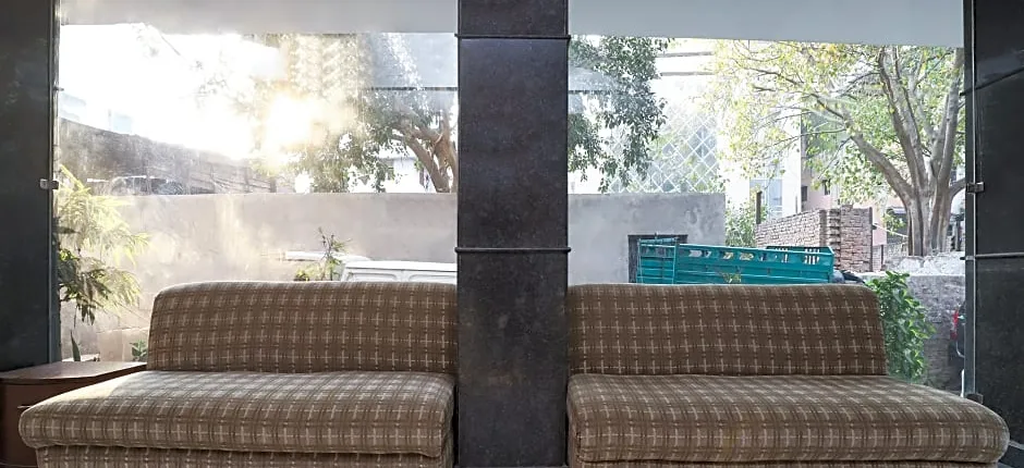 OYO 29389 Delhi Empire