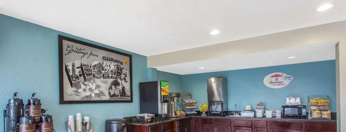 SUPER 8 BY WYNDHAM CLEARWATER/US HWY 19 N