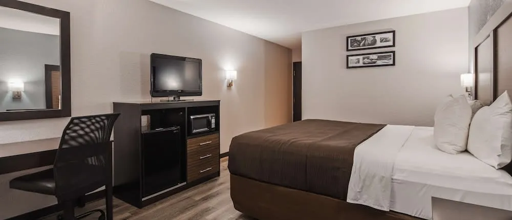 Ramada by Wyndham Cedar Rapids South