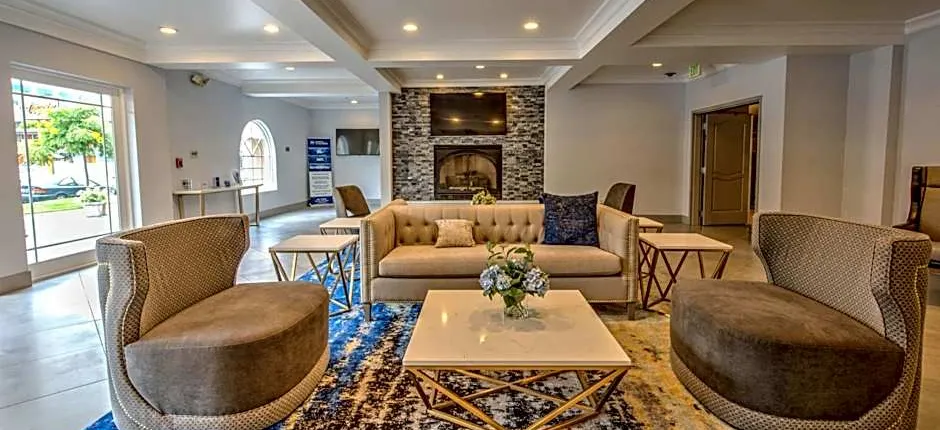 Best Western Plus Media Center Inn & Suites