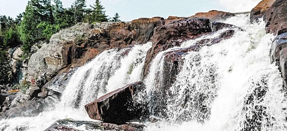 High Falls Bay Cottages, Camping & Waterpark