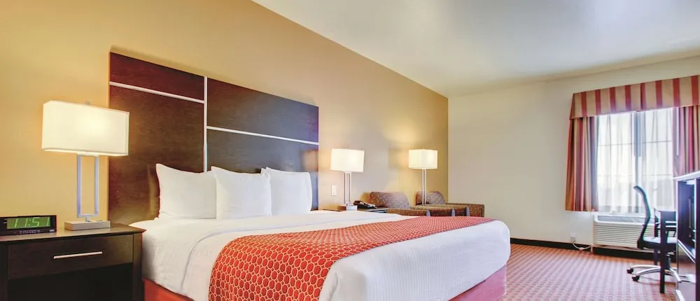 La Quinta Inn & Suites by Wyndham Denver Gateway Park