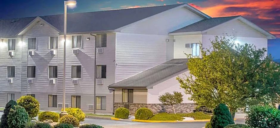 Super 8 by Wyndham Altoona