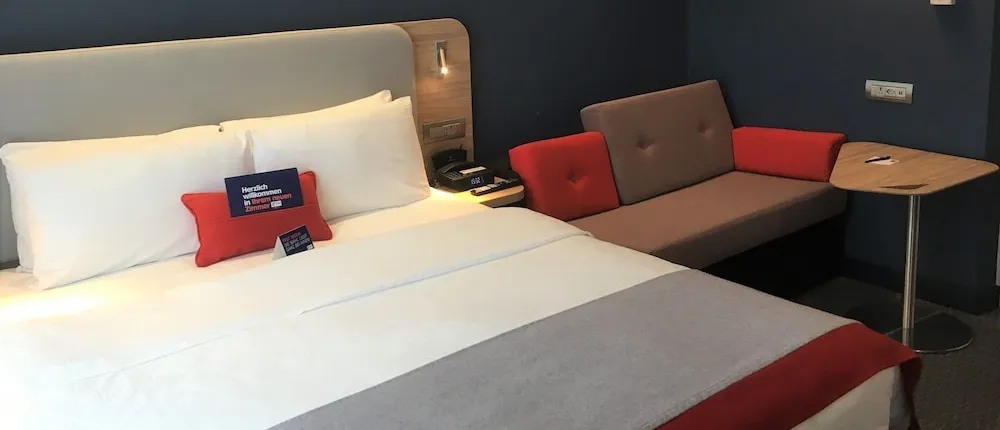 Holiday Inn Express Zurich Airport, an IHG Hotel