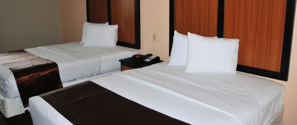 Paradise Inn & Suites