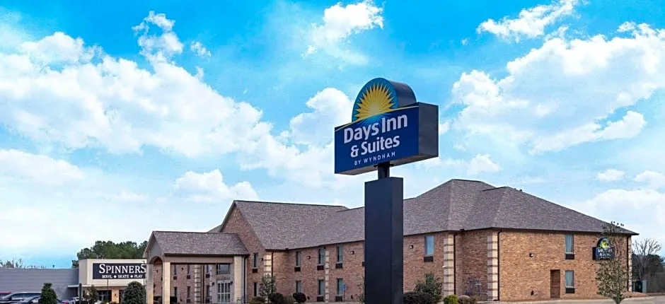 Days Inn & Suites by Wyndham Florence/Jackson Area