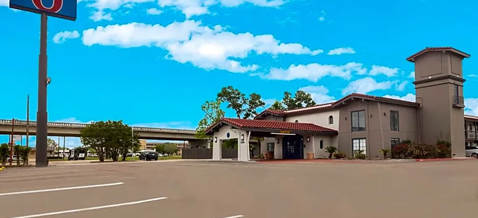 Motel 6-Beaumont, TX