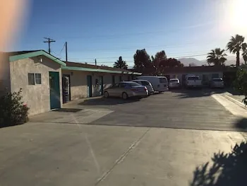 Deluxe Inn