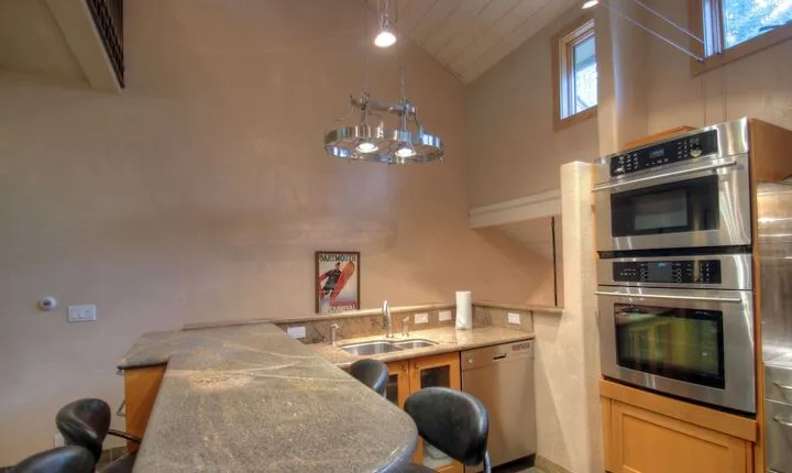 127 Ridgepoint 3 Bedroom Townhouse by RedAwning