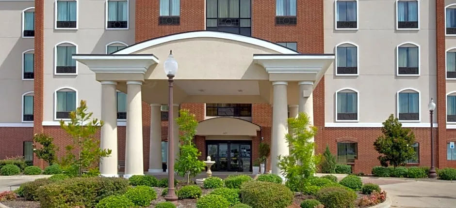Holiday Inn Express Hotel & Suites Ennis