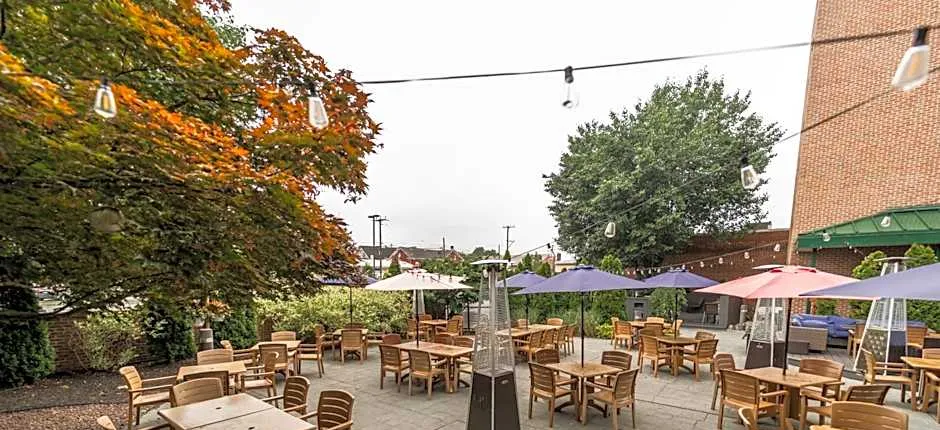 University Hotel & Suites Shippensburg, Trademark by Wyndham