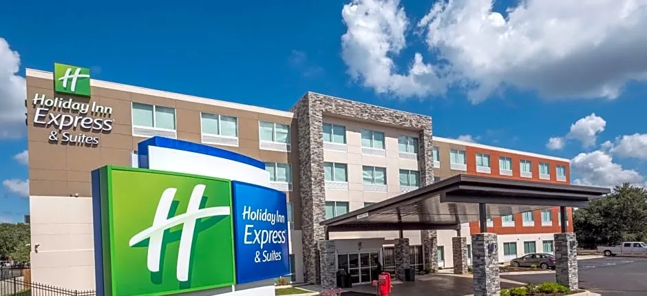 Holiday Inn Express & Suites Commerce By IHG