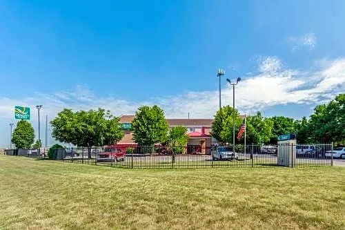 Quality Suites Airport Wichita