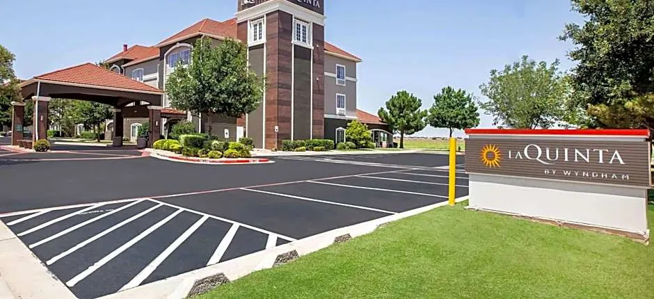 La Quinta Inn & Suites by Wyndham Lubbock North