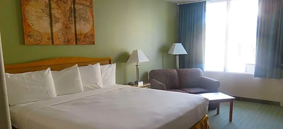 Baymont Inn & Suites by Wyndham Fargo