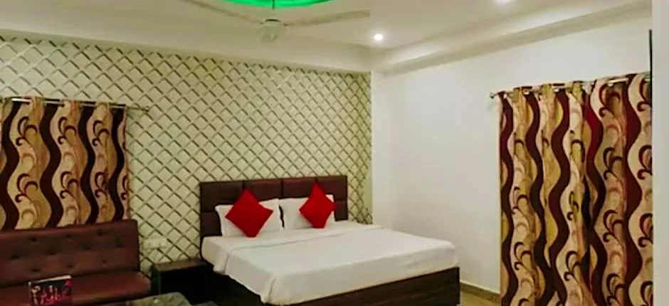 Hotel Paras Una(Una,HP)