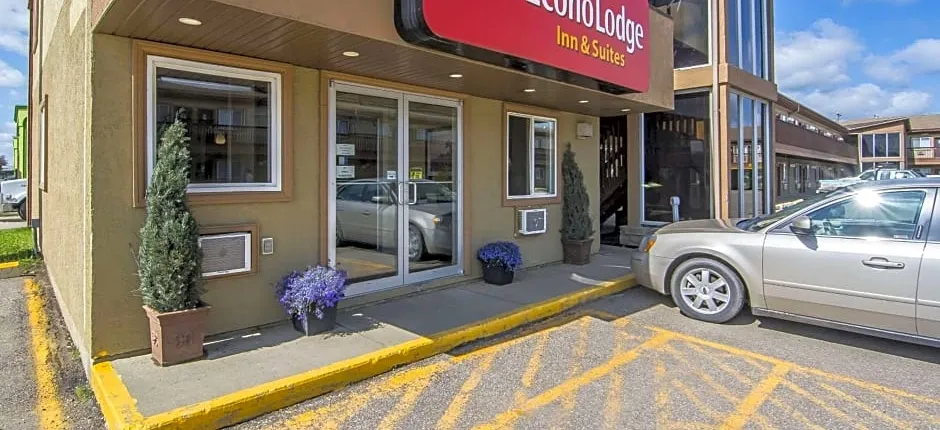 Econo Lodge Inn & Suites