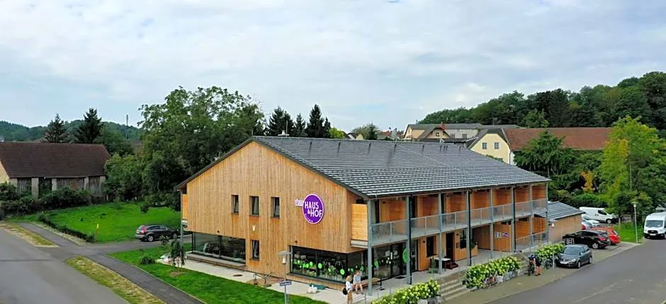 GästeHAUS & HOFladen Familie Öllerer