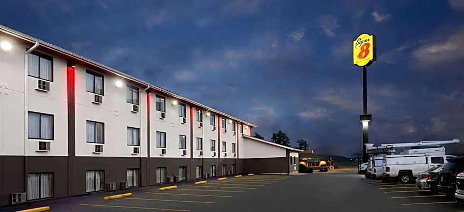 Super 8 by Wyndham St. Clairsville OH/Wheeling WV Area