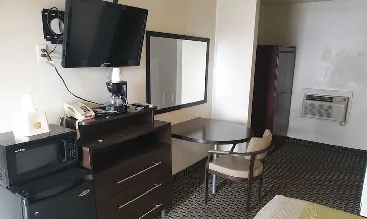 Split Mountain Motel