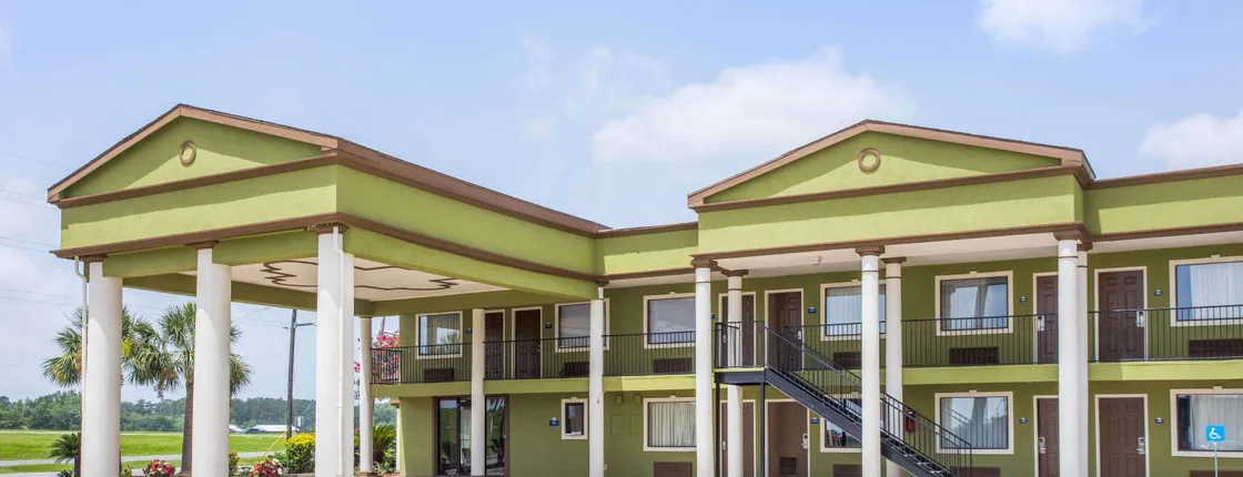 Days Inn by Wyndham Crowley