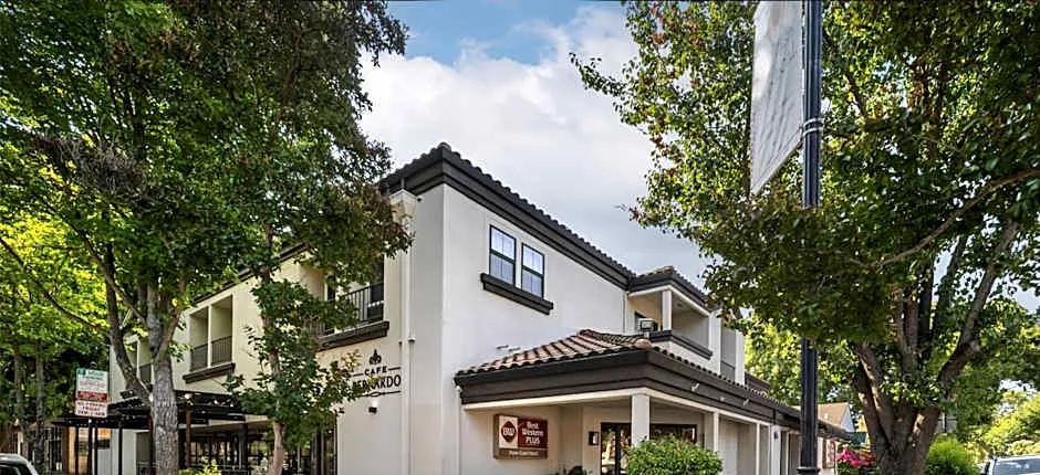 Best Western Plus Palm Court Hotel