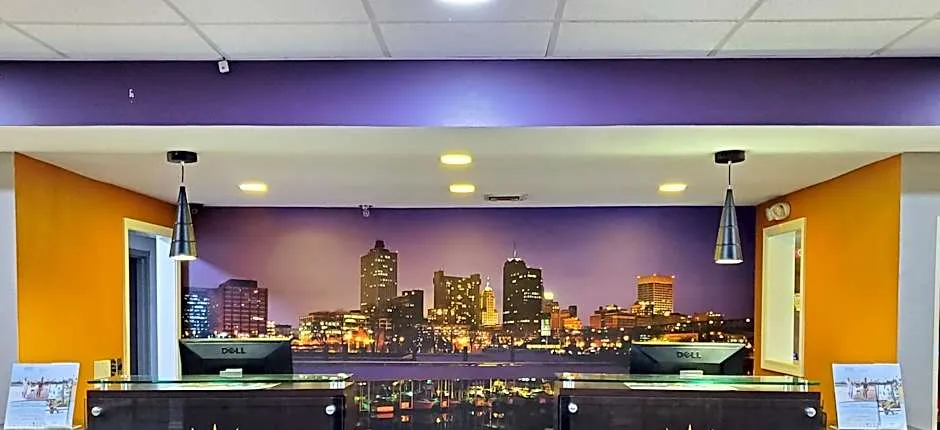 La Quinta Inn & Suites by Wyndham Memphis Airport Graceland