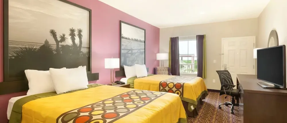 Super 8 by Wyndham Carrizo Springs