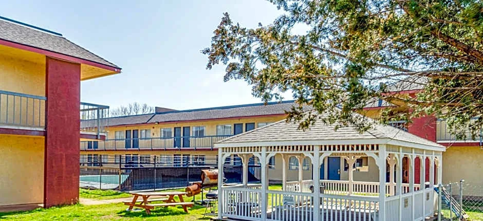 Castle Inn & Suites By OYO Chickasha