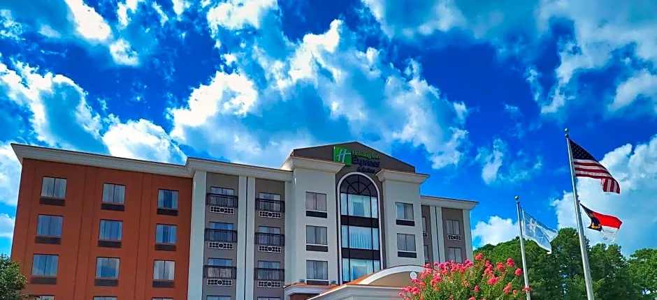 Holiday Inn Express & Suites Wilson-Downtown By IHG