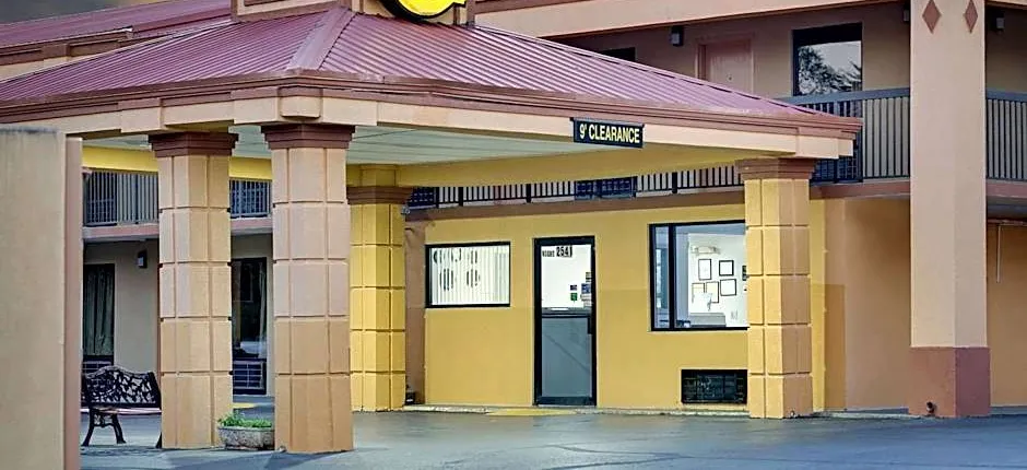 Super 8 by Wyndham Athens