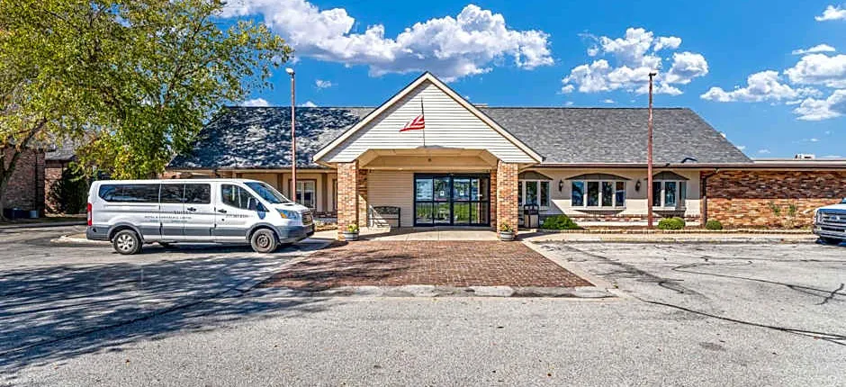 Eastland Suites Hotel & Conference Center By OYO Urbana